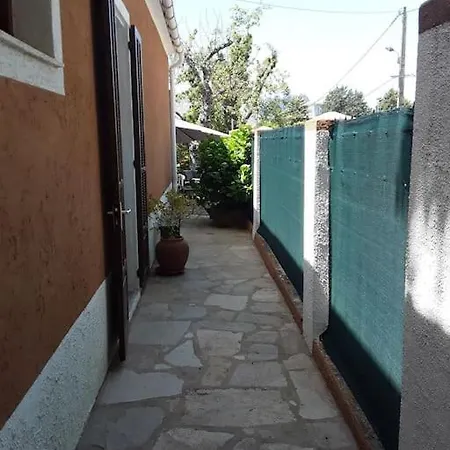 Holiday home Petit Coin De Paradis *